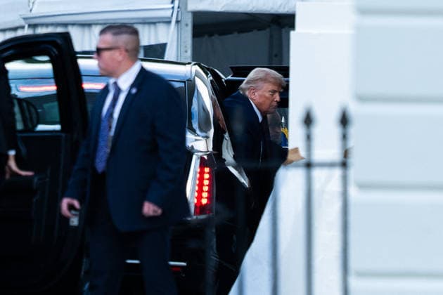 Donald Trump Returns To The White House - DC US President Donald Trump returns to the White House North Portico in Washington, DC, USA on June 23, 2026. Photo by Allison Robbert Pool ABACAPRESS.COM Washington United States  Copyright: xPool ABACAx