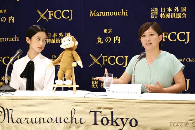 June 23, 2026, Tokyo, Japan - Japanese-born British documentary filmmaker Ema Ryan Yamazaki (R) and Japanese actress Yumi Kawai (L) speak at a press conference for their 2017 documentary film Monky Business: The Adventure of Curious George s Creators at the Foreign Correspondents Club of Japan in Tokyo after a preview screening on Tuesday, June 23, 2026. Yamazaki recreated Japanese-language version for the 85th anniversary of George s birthday and Kawai is a narrator for Japanese version. (photo by Yoshio Tsunoda AFLO)  aflo_335499005