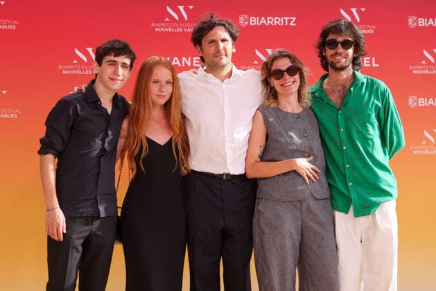 The cast and crew of the film Adieu monde cruel by director Félix de Givry at the Théâtre de la Gare du Midi during the opening ceremony of the 2026 Biarritz International Film Festival Nouvelles Vagues, on June 23, 2026. Milo Machado Graner, Jane Beever, director Félix de Givry, producer Manon Messiant, and Tara Jay Bangalter Jean Marc Lhomer Bestimage Photocall before the opening ceremony of the Biarritz International Film Festival – Nouvelles Vagues 2026 at the Théâtre de la Gare du Midi in Biarritz on June 23, 2026, Biarritz, France,detected_source_language  Copyright: xJean-MarcxLhomerx xBestimagexJean-MarcxLhomerx xBestimagex