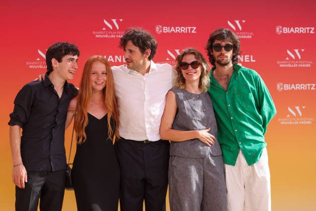 The cast and crew of the film Adieu monde cruel by director Félix de Givry at the Théâtre de la Gare du Midi during the opening ceremony of the 2026 Biarritz International Film Festival Nouvelles Vagues, on June 23, 2026. Milo Machado Graner, Jane Beever, director Félix de Givry, producer Manon Messiant, and Tara Jay Bangalter Jean Marc Lhomer Bestimage Photocall before the opening ceremony of the Biarritz International Film Festival – Nouvelles Vagues 2026 at the Théâtre de la Gare du Midi in Biarritz on June 23, 2026, Biarritz, France,detected_source_language  Copyright: xJean-MarcxLhomerx xBestimagexJean-MarcxLhomerx xBestimagex