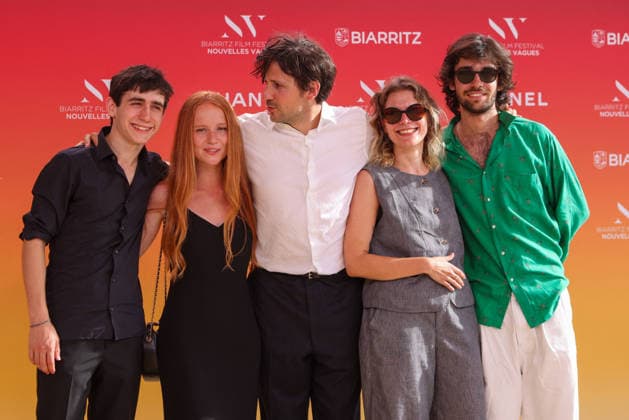 The cast and crew of the film Adieu monde cruel by director Félix de Givry at the Théâtre de la Gare du Midi during the opening ceremony of the 2026 Biarritz International Film Festival Nouvelles Vagues, on June 23, 2026. Milo Machado Graner, Jane Beever, director Félix de Givry, producer Manon Messiant, and Tara Jay Bangalter Jean Marc Lhomer Bestimage Photocall before the opening ceremony of the Biarritz International Film Festival – Nouvelles Vagues 2026 at the Théâtre de la Gare du Midi in Biarritz on June 23, 2026, Biarritz, France,detected_source_language  Copyright: xJean-MarcxLhomerx xBestimagexJean-MarcxLhomerx xBestimagex