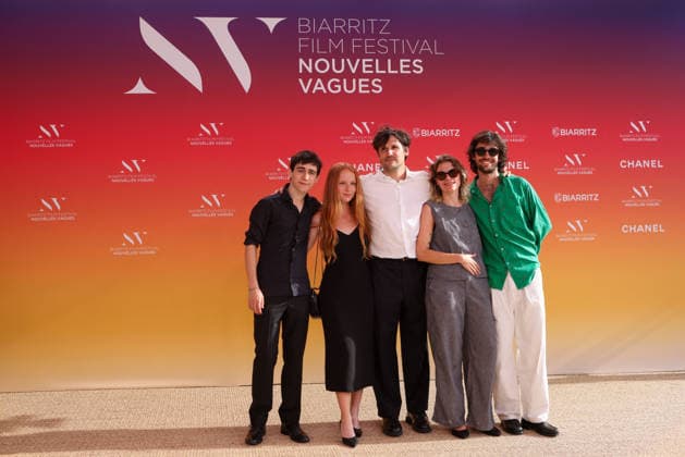 The cast and crew of the film Adieu monde cruel by director Félix de Givry at the Théâtre de la Gare du Midi during the opening ceremony of the 2026 Biarritz International Film Festival Nouvelles Vagues, on June 23, 2026. Milo Machado Graner, Jane Beever, director Félix de Givry, producer Manon Messiant, and Tara Jay Bangalter Jean Marc Lhomer Bestimage Photocall before the opening ceremony of the Biarritz International Film Festival – Nouvelles Vagues 2026 at the Théâtre de la Gare du Midi in Biarritz on June 23, 2026, Biarritz, France,detected_source_language  Copyright: xJean-MarcxLhomerx xBestimagexJean-MarcxLhomerx xBestimagex