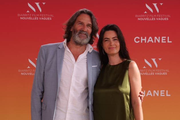 Frédéric Beigbeder and his wife Lara Micheli at the Théâtre de la Gare du Midi during the opening ceremony of the 2026 Biarritz International Film Festival – Nouvelles Vagues, June 23, 2026 Jean Marc Lhomer Bestimage Photocall before the opening ceremony of the Biarritz International Film Festival – Nouvelles Vagues 2026 at the Théâtre de la Gare du Midi in Biarritz on June 23, 2026, Biarritz, France,detected_source_language  Copyright: xJean-MarcxLhomerx xBestimagexJean-MarcxLhomerx xBestimagex