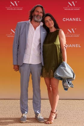 Frédéric Beigbeder and his wife Lara Micheli at the Théâtre de la Gare du Midi during the opening ceremony of the 2026 Biarritz International Film Festival – Nouvelles Vagues, June 23, 2026 Jean Marc Lhomer Bestimage Photocall before the opening ceremony of the Biarritz International Film Festival – Nouvelles Vagues 2026 at the Théâtre de la Gare du Midi in Biarritz on June 23, 2026, Biarritz, France,detected_source_language  Copyright: xJean-MarcxLhomerx xBestimagexJean-MarcxLhomerx xBestimagex