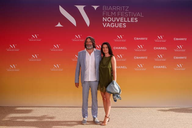Frédéric Beigbeder and his wife Lara Micheli at the Théâtre de la Gare du Midi during the opening ceremony of the 2026 Biarritz International Film Festival – Nouvelles Vagues, June 23, 2026 Jean Marc Lhomer Bestimage Photocall before the opening ceremony of the Biarritz International Film Festival – Nouvelles Vagues 2026 at the Théâtre de la Gare du Midi in Biarritz on June 23, 2026, Biarritz, France,detected_source_language  Copyright: xJean-MarcxLhomerx xBestimagexJean-MarcxLhomerx xBestimagex