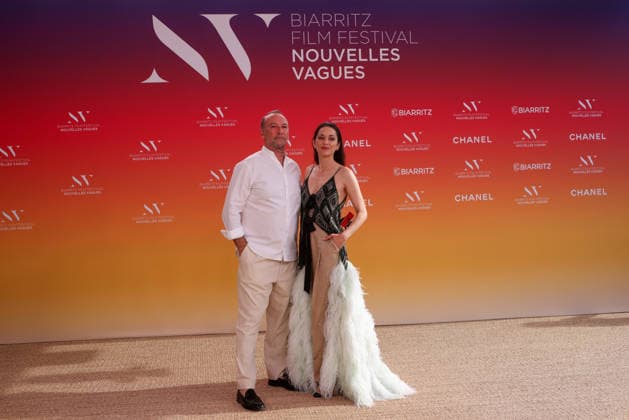 Jérôme Pulis Etchevers, Festival President, and Marion Cotillard at the Théâtre de la Gare du Midi during the opening ceremony of the 2026 Biarritz International Film Festival – Nouvelles Vagues, June 23, 2026 Jean Marc Lhomer Bestimage Photocall before the opening ceremony of the Biarritz International Film Festival – Nouvelles Vagues 2026 at the Théâtre de la Gare du Midi in Biarritz on June 23, 2026, Biarritz, France,detected_source_language  Copyright: xJean-MarcxLhomerx xBestimagexJean-MarcxLhomerx xBestimagex