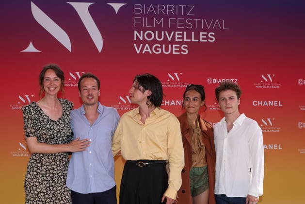 The cast and crew of the film Microstar, directed by Léopold Kraus, at the Théâtre de la Gare du Midi during the opening ceremony of the 2026 Biarritz International Film Festival Nouvelles Vagues, on June 23, 2026. Maddie Kulicka, Léopld Kraus, Abraham Walper, Raîka Hazanavicius, and Félix Lefebvre Jean Marc Lhomer Bestimage Photocall before the opening ceremony of the Biarritz International Film Festival – Nouvelles Vagues 2026 at the Théâtre de la Gare du Midi in Biarritz on June 23, 2026, Biarritz, France,detected_source_language  Copyright: xJean-MarcxLhomerx xBestimagexJean-MarcxLhomerx xBestimagex