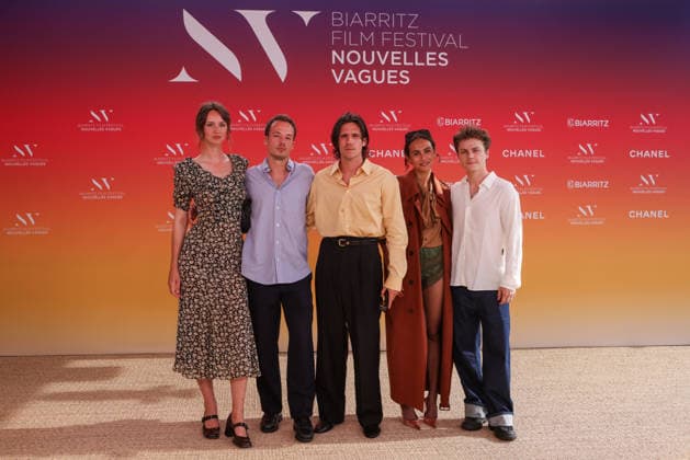 The cast and crew of the film Microstar, directed by Léopold Kraus, at the Théâtre de la Gare du Midi during the opening ceremony of the 2026 Biarritz International Film Festival Nouvelles Vagues, on June 23, 2026. Maddie Kulicka, Léopld Kraus, Abraham Walper, Raîka Hazanavicius, and Félix Lefebvre Jean Marc Lhomer Bestimage Photocall before the opening ceremony of the Biarritz International Film Festival – Nouvelles Vagues 2026 at the Théâtre de la Gare du Midi in Biarritz on June 23, 2026, Biarritz, France,detected_source_language  Copyright: xJean-MarcxLhomerx xBestimagexJean-MarcxLhomerx xBestimagex
