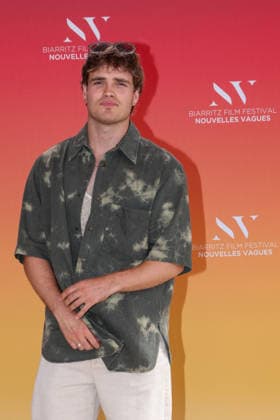 Esteban Vial at the Théâtre de la Gare du Midi during the opening ceremony of the 2026 Biarritz International Film Festival Nouvelles Vagues, on June 23, 2026. Jean Marc Lhomer, Bestimage. Photocall before the opening ceremony of the Biarritz International Film Festival – Nouvelles Vagues 2026 at the Théâtre de la Gare du Midi in Biarritz on June 23, 2026, Biarritz, France,detected_source_language  Copyright: xJean-MarcxLhomerx xBestimagexJean-MarcxLhomerx xBestimagex