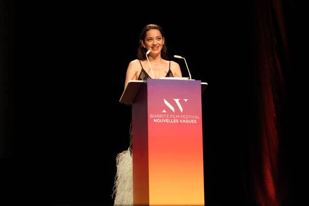 Marion Cotillard at the Théâtre de la Gare du Midi during the opening ceremony of the 2026 Biarritz International Film Festival Nouvelles Vagues, on June 23, 2026. Jean Marc Lhomer, Bestimage. Photocall before the opening ceremony of the Biarritz International Film Festival – Nouvelles Vagues 2026 at the Théâtre de la Gare du Midi in Biarritz on June 23, 2026, Biarritz, France,detected_source_language  Copyright: xJean-MarcxLhomerx xBestimagexJean-MarcxLhomerx xBestimagex