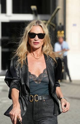Kate Moss at the Saint Laurent Mens Spring Summer 2027 fashion show at the Bourse du Commerce in Paris on June 23, 2026. Anne Sophie Guebey, Bestimage. Celebrities at the Saint Laurent Mens Spring Summer 2027 fashion show at the Bourse du Commerce in Paris on June 23, 2026, Paris, France,detected_source_language  Copyright: xAnne-SophiexGuebeyx xBestimagexAnne-SophiexGuebeyx xBestimagex