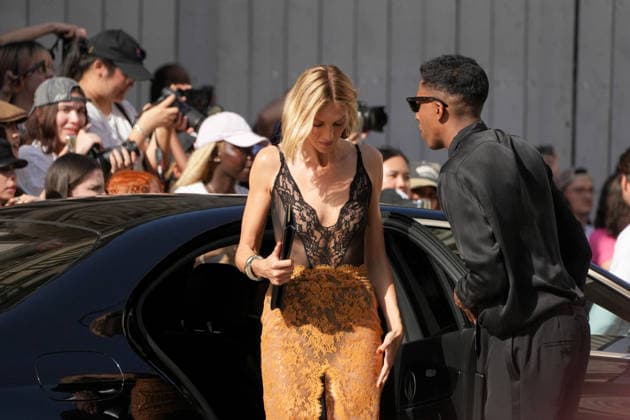 Anja Rubik at the Saint Laurent Mens Spring Summer 2027 fashion show at the Bourse du Commerce in Paris on June 23, 2026. Anne Sophie Guebey, Bestimage. Celebrities at the Saint Laurent Mens Spring Summer 2027 fashion show at the Bourse du Commerce in Paris on June 23, 2026, Paris, France,detected_source_language  Copyright: xAnne-SophiexGuebeyx xBestimagexAnne-SophiexGuebeyx xBestimagex