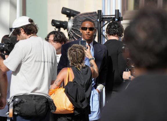 Keith Powers at the Saint Laurent Mens Spring Summer 2027 fashion show at the Bourse du Commerce in Paris on June 23, 2026. Anne Sophie Guebey, Bestimage. Celebrities at the Saint Laurent Mens Spring Summer 2027 fashion show at the Bourse du Commerce in Paris on June 23, 2026, Paris, France,detected_source_language  Copyright: xAnne-SophiexGuebeyx xBestimagexAnne-SophiexGuebeyx xBestimagex