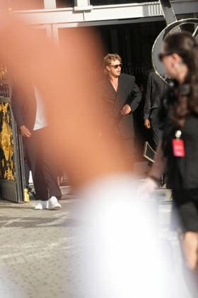 Austin Butler at the Saint Laurent Mens Spring Summer 2027 fashion show at the Bourse du Commerce in Paris on June 23, 2026. Anne Sophie Guebey, Bestimage. Celebrities at the Saint Laurent Mens Spring Summer 2027 fashion show at the Bourse du Commerce in Paris on June 23, 2026, Paris, France,detected_source_language  Copyright: xAnne-SophiexGuebeyx xBestimagexAnne-SophiexGuebeyx xBestimagex
