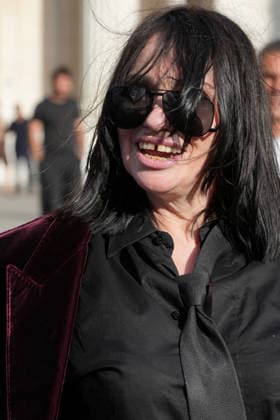 Béatrice Dalle at the Saint Laurent Mens Spring Summer 2027 fashion show at the Bourse du Commerce in Paris on June 23, 2026. Anne Sophie Guebey, Bestimage. Celebrities at the Saint Laurent Mens Spring Summer 2027 fashion show at the Bourse du Commerce in Paris on June 23, 2026, Paris, France,detected_source_language  Copyright: xAnne-SophiexGuebeyx xBestimagexAnne-SophiexGuebeyx xBestimagex