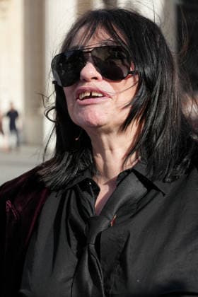 Béatrice Dalle at the Saint Laurent Mens Spring Summer 2027 fashion show at the Bourse du Commerce in Paris on June 23, 2026. Anne Sophie Guebey, Bestimage. Celebrities at the Saint Laurent Mens Spring Summer 2027 fashion show at the Bourse du Commerce in Paris on June 23, 2026, Paris, France,detected_source_language  Copyright: xAnne-SophiexGuebeyx xBestimagexAnne-SophiexGuebeyx xBestimagex