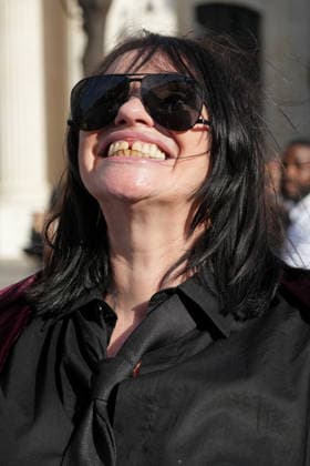 Béatrice Dalle at the Saint Laurent Mens Spring Summer 2027 fashion show at the Bourse du Commerce in Paris on June 23, 2026. Anne Sophie Guebey, Bestimage. Celebrities at the Saint Laurent Mens Spring Summer 2027 fashion show at the Bourse du Commerce in Paris on June 23, 2026, Paris, France,detected_source_language  Copyright: xAnne-SophiexGuebeyx xBestimagexAnne-SophiexGuebeyx xBestimagex
