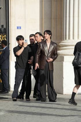 Ahn Hyo-seop at the Saint Laurent Mens Spring Summer 2027 fashion show at the Bourse du Commerce in Paris on June 23, 2026. Anne Sophie Guebey, Bestimage. Celebrities at the Saint Laurent Mens Spring Summer 2027 fashion show at the Bourse du Commerce in Paris on June 23, 2026, Paris, France,detected_source_language  Copyright: xAnne-SophiexGuebeyx xBestimagexAnne-SophiexGuebeyx xBestimagex