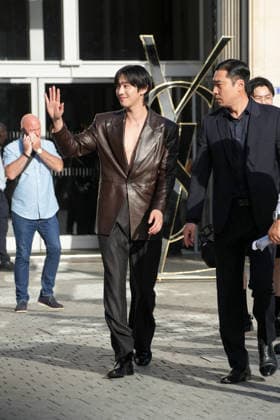 Ahn Hyo-seop at the Saint Laurent Mens Spring Summer 2027 fashion show at the Bourse du Commerce in Paris on June 23, 2026. Anne Sophie Guebey, Bestimage. Celebrities at the Saint Laurent Mens Spring Summer 2027 fashion show at the Bourse du Commerce in Paris on June 23, 2026, Paris, France,detected_source_language  Copyright: xAnne-SophiexGuebeyx xBestimagexAnne-SophiexGuebeyx xBestimagex