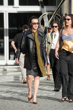 Debi Mazar and her daughter Evelina Maria Corcos at the Saint Laurent Mens Spring Summer 2027 fashion show at the Bourse du Commerce in Paris on June 23, 2026. Anne Sophie Guebey, Bestimage. Celebrities at the Saint Laurent Mens Spring Summer 2027 fashion show at the Bourse du Commerce in Paris on June 23, 2026, Paris, France,detected_source_language  Copyright: xAnne-SophiexGuebeyx xBestimagexAnne-SophiexGuebeyx xBestimagex