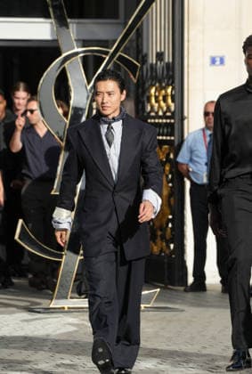 Kento Yamazaki at the Saint Laurent Mens Spring Summer 2027 fashion show at the Bourse du Commerce in Paris on June 23, 2026. Anne Sophie Guebey, Bestimage. Celebrities at the Saint Laurent Mens Spring Summer 2027 fashion show at the Bourse du Commerce in Paris on June 23, 2026, Paris, France,detected_source_language  Copyright: xAnne-SophiexGuebeyx xBestimagexAnne-SophiexGuebeyx xBestimagex