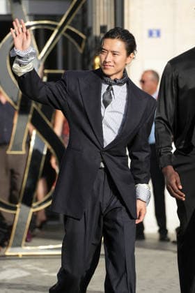 Kento Yamazaki at the Saint Laurent Mens Spring Summer 2027 fashion show at the Bourse du Commerce in Paris on June 23, 2026. Anne Sophie Guebey, Bestimage. Celebrities at the Saint Laurent Mens Spring Summer 2027 fashion show at the Bourse du Commerce in Paris on June 23, 2026, Paris, France,detected_source_language  Copyright: xAnne-SophiexGuebeyx xBestimagexAnne-SophiexGuebeyx xBestimagex