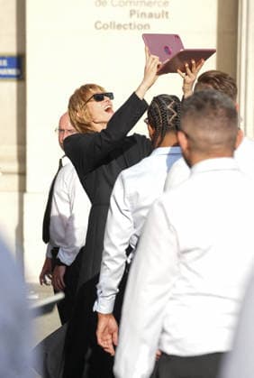 Martin Edwards, a member of the band Cortis, at the Saint Laurent Men’s Spring Summer 2027 fashion show at the Bourse du Commerce in Paris on June 23, 2026. Anne Sophie Guebey, Bestimage. Celebrities at the Saint Laurent Men’s Spring Summer 2027 fashion show at the Bourse du Commerce in Paris on June 23, 2026, Paris, France,detected_source_language  Copyright: xAnne-SophiexGuebeyx xBestimagexAnne-SophiexGuebeyx xBestimagex
