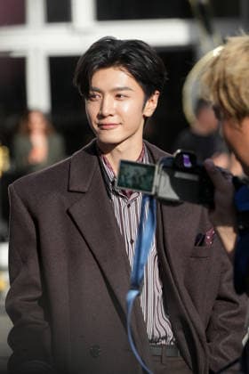 Chen Zheyuan at the Saint Laurent Mens Spring Summer 2027 fashion show at the Bourse du Commerce in Paris on June 23, 2026. Anne Sophie Guebey, Bestimage. Celebrities at the Saint Laurent Mens Spring Summer 2027 fashion show at the Bourse du Commerce in Paris on June 23, 2026, Paris, France,detected_source_language  Copyright: xAnne-SophiexGuebeyx xBestimagexAnne-SophiexGuebeyx xBestimagex