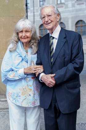 Wilfried Klaus mit Ehefrau Wera Klaus bei der Verleihung vom 25. Friedenspreis des Deutschen Films - Die Brücke 2026 im CuvilliÃ s-Theater. München, 23.06.2026 *** Wilfried Klaus with his wife, Wera Klaus, at the 25th German Film Peace Prize Die Brücke 2026 ceremony at the Cuvilliés Theater in Munich, June 23, 2026,detected_source_language Foto:xN.xKolinzx xFuturexImagex friedenspreis_6615