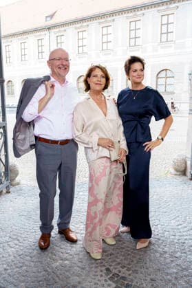 Alexander Putz, Janina Hartwig und Susanne Kellermann bei der Verleihung vom 25. Friedenspreis des Deutschen Films - Die Brücke 2026 im CuvilliÃ s-Theater. München, 23.06.2026 *** Alexander Putz, Janina Hartwig, and Susanne Kellermann at the 25th German Film Peace Prize Die Brücke 2026 awards ceremony at the Cuvilliés Theater in Munich, June 23, 2026,detected_source_language Foto:xN.xKolinzx xFuturexImagex friedenspreis_6671