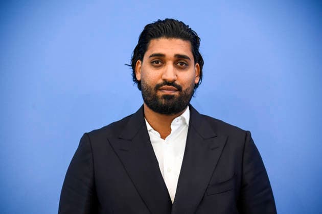 ABB BPK- Said Etris Hashemi, Autor, Initiative 19. Februar Hanau, Bundesvorsitzender des Verbandes binationaler Familien und Partnerschaften bei der Veroeffentlichung des Berichts Vorstellung des zivilgesellschaftlichen Lagebildes antimuslimischer Rassismus und Fallzahlen 2025 auf der BPK Bundespressekonferenz am 24.06.2026 in Berlin Berlin Deutschland *** ABB BPK Said Etris Hashemi, author, February 19 Hanau Initiative, Federal Chair of the Association of Binational Families and Partnerships, at the publication of the report Presentation of the Civil Society Assessment of Anti-Muslim Racism and Case Statistics for 2025 at the BPK Federal Press Conference on June 24, 2026, in Berlin, Germany,detected_source_language