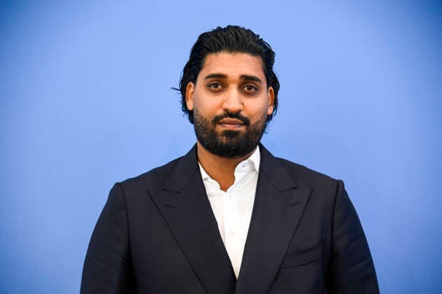 ABB BPK- Said Etris Hashemi, Autor, Initiative 19. Februar Hanau, Bundesvorsitzender des Verbandes binationaler Familien und Partnerschaften bei der Veroeffentlichung des Berichts Vorstellung des zivilgesellschaftlichen Lagebildes antimuslimischer Rassismus und Fallzahlen 2025 auf der BPK Bundespressekonferenz am 24.06.2026 in Berlin Berlin Deutschland *** ABB BPK Said Etris Hashemi, author, February 19 Hanau Initiative, Federal Chair of the Association of Binational Families and Partnerships, at the publication of the report Presentation of the Civil Society Assessment of Anti-Muslim Racism and Case Statistics for 2025 at the BPK Federal Press Conference on June 24, 2026, in Berlin, Germany,detected_source_language
