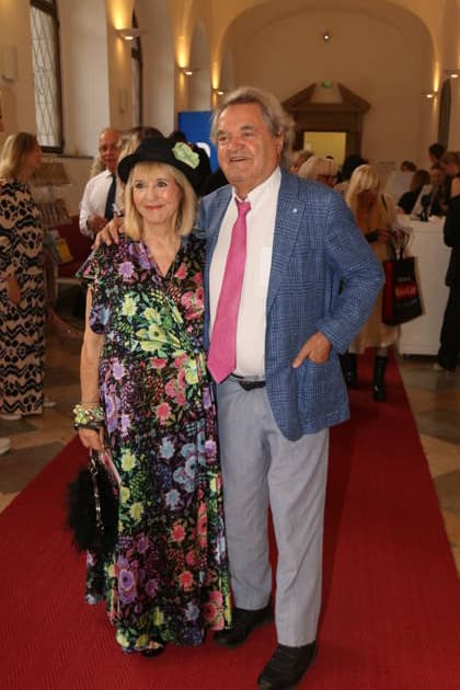 Patricia Riekel und Helmut Markwort bei der 25. Verleihung des Friedenspreises des Deutschen Films Die Brücke im Cuvillies Theater. München, 23.06.2026 *** Patricia Riekel and Helmut Markwort at the 25th presentation of the German Film Peace Prize Die Brücke at the Cuvillies Theater in Munich, June 23, 2026,detected_source_language Copyright: xAgenturxMatthiasxWehnertx xM.xGränzdörferx
