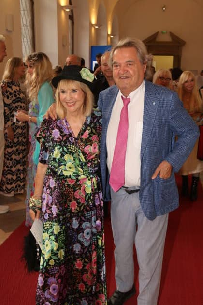 Patricia Riekel und Helmut Markwort bei der 25. Verleihung des Friedenspreises des Deutschen Films Die Brücke im Cuvillies Theater. München, 23.06.2026 *** Patricia Riekel and Helmut Markwort at the 25th presentation of the German Film Peace Prize Die Brücke at the Cuvillies Theater in Munich, June 23, 2026,detected_source_language Copyright: xAgenturxMatthiasxWehnertx xM.xGränzdörferx