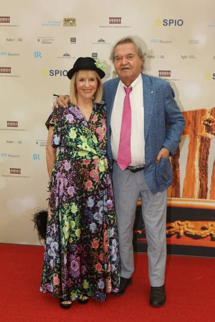 Patricia Riekel und Helmut Markwort bei der 25. Verleihung des Friedenspreises des Deutschen Films Die Brücke im Cuvillies Theater. München, 23.06.2026 *** Patricia Riekel and Helmut Markwort at the 25th presentation of the German Film Peace Prize Die Brücke at the Cuvillies Theater in Munich, June 23, 2026,detected_source_language Copyright: xAgenturxMatthiasxWehnertx xM.xGränzdörferx