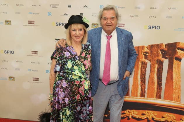 Patricia Riekel und Helmut Markwort bei der 25. Verleihung des Friedenspreises des Deutschen Films Die Brücke im Cuvillies Theater. München, 23.06.2026 *** Patricia Riekel and Helmut Markwort at the 25th presentation of the German Film Peace Prize Die Brücke at the Cuvillies Theater in Munich, June 23, 2026,detected_source_language Copyright: xAgenturxMatthiasxWehnertx xM.xGränzdörferx
