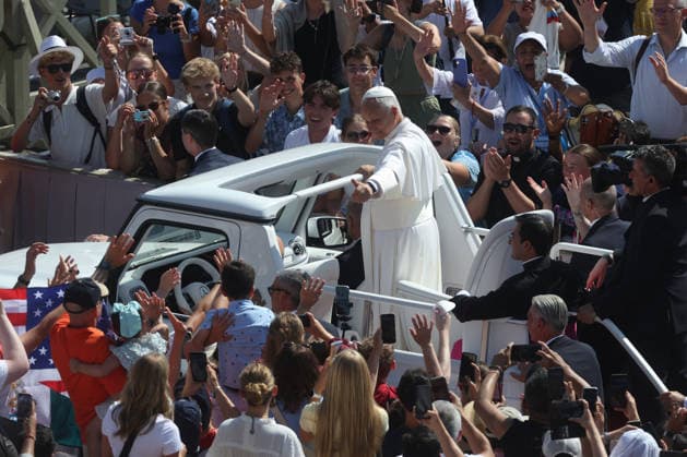 IPA86002874 - Vatican City - Italy, June 24, 2026: The pontiff makes his way around the square on the popemobile, greeting the faithful and pilgrims and blessing the children. Pope Leo XIV presides over the Wednesday General Audience in St. Peter™s Square. This morning, thousands of faithful and pilgrims from around the world gathered in St. Peter™s Square to attend the Wednesday General Audience with Pope Leo XIV. It was a moment of prayer, listening, and communion that filled the square with hope, reflection, and joy.  Copyright: xmarcoxiacobuccix xmarcoxiacobuccix 86002874