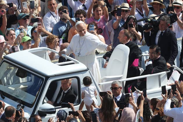 IPA86002920 - Vatican City - Italy, June 24, 2026: The pontiff makes his way around the square on the popemobile, greeting the faithful and pilgrims and blessing the children. Pope Leo XIV presides over the Wednesday General Audience in St. Peter™s Square. This morning, thousands of faithful and pilgrims from around the world gathered in St. Peter™s Square to attend the Wednesday General Audience with Pope Leo XIV. It was a moment of prayer, listening, and communion that filled the square with hope, reflection, and joy.  Copyright: xmarcoxiacobuccix xmarcoxiacobuccix 86002920