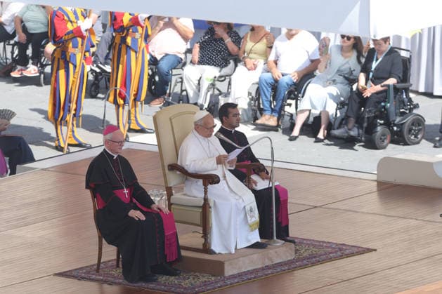 IPA86002977 - Vatican City - Italy, June 24, 2026: Pope Leo XIV presides over the Wednesday General Audience in St. Peter™s Square. This morning, thousands of faithful and pilgrims from around the world gathered in St. Peter™s Square to attend the Wednesday General Audience with Pope Leo XIV. It was a moment of prayer, listening, and fellowship that filled the square with hope, reflection, and joy.  Copyright: xmarcoxiacobuccix xmarcoxiacobuccix 86002977