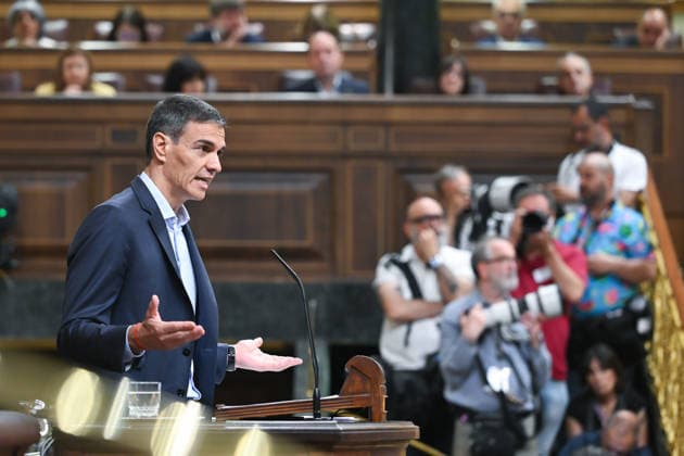 Sánchez and Feijóo Clash in Congress Amid a Full-Blown Showdown Over Corruption and Calls for Elections I D Prime Minister Pedro Sánchez speaks during a plenary session in the Congress of Deputies on June 24, 2026, in Madrid, Spain. The Prime Minister appears before the Lower House to report on the political situation following developments in the investigations involving his wife, the Leire case, and former Prime Minister Zapatero, as well as the Supreme Court’s conviction of former Minister Ábalos, his advisor, Koldo, and businessman Víctor de Aldama. JUNE 24, 2026, Madrid, Spain,detected_source_language  Copyright: xGustavoxValientex 7618875