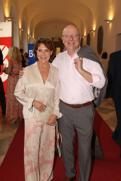 Janina Hartwig und Alexander Putz bei der 25. Verleihung des Friedenspreises des Deutschen Films Die Brücke im Cuvillies Theater. München, 23.06.2026 *** Janina Hartwig and Alexander Putz at the 25th German Film Peace Prize Die Brücke ceremony at the Cuvillies Theater in Munich, June 23, 2026,detected_source_language Copyright: xAgenturxMatthiasxWehnertx xM.xGränzdörferx