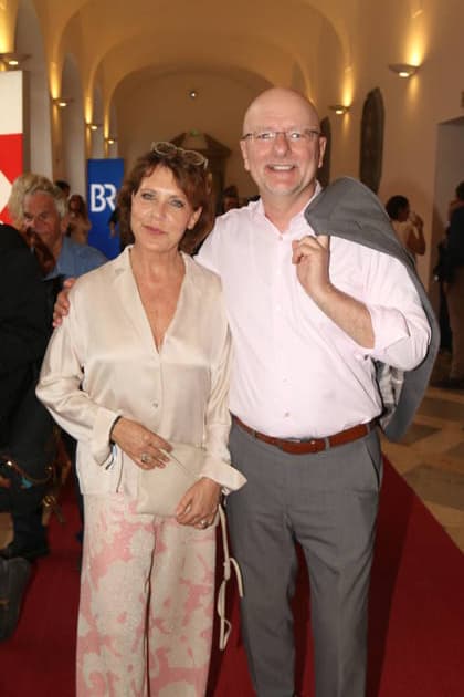 Janina Hartwig und Alexander Putz bei der 25. Verleihung des Friedenspreises des Deutschen Films Die Brücke im Cuvillies Theater. München, 23.06.2026 *** Janina Hartwig and Alexander Putz at the 25th German Film Peace Prize Die Brücke ceremony at the Cuvillies Theater in Munich, June 23, 2026,detected_source_language Copyright: xAgenturxMatthiasxWehnertx xM.xGränzdörferx