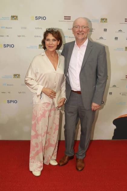 Janina Hartwig und Alexander Putz bei der 25. Verleihung des Friedenspreises des Deutschen Films Die Brücke im Cuvillies Theater. München, 23.06.2026 *** Janina Hartwig and Alexander Putz at the 25th German Film Peace Prize Die Brücke ceremony at the Cuvillies Theater in Munich, June 23, 2026,detected_source_language Copyright: xAgenturxMatthiasxWehnertx xM.xGränzdörferx