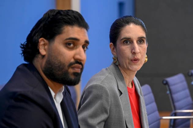 ABB BPK- Said Etris Hashemi, Autor, Initiative 19. Februar Hanau, Bundesvorsitzender des Verbandes binationaler Familien Partnerschaften Rima Hanano, Co-Geschäftsführerin von CLAIM bei der Veroeffentlichung des Berichts Vorstellung des zivilgesellschaftlichen Lagebildes antimuslimischer Rassismus und Fallzahlen 2025 auf der BPK Bundespressekonferenz am 24.06.2026 in Berlin Berlin Deutschland *** ABB BPK Said Etris Hashemi, author, February 19 Hanau Initiative; Rima Hanano, Federal Chair of the Association of Binational Family Partnerships; Co-Executive Director of CLAIM, at the release of the report Overview of Anti-Muslim Racism in Civil Society and Case Statistics for 2025 at the BPK Federal Press Conference on June 24, 2026, in Berl