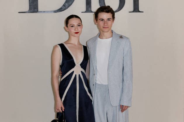 Sam Nivola and Iris Apatow at the photocall for the Dior Men’s Spring Summer 2027 Ready-to-Wear show during Paris Fashion Week on June 24, 2026. Olivier Borde, Bestimage. Celebrities at the Dior Men’s Spring Summer 2027 Ready-to-Wear show during Paris Fashion Week on June 24, 2026, Paris, France,detected_source_language  Copyright: xOLIVIERxBORDEx xBESTIMAGExOLIVIERxBORDEx xBESTIMAGEx