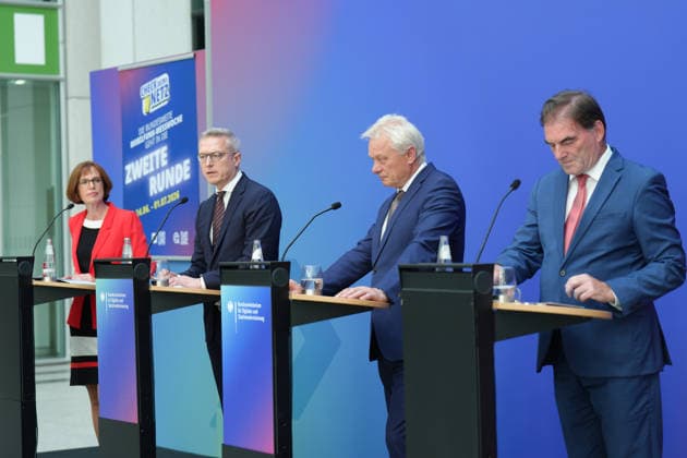 Bundesminister Dr. Wildberger und Bundesminister Rainer eroeffnen Mobilfunkmesswoche 2026 Daniela Boenstrup gemeinsam mit Karsten Wildberger (Bundesdigitalminister), Alois Rainer (Bundesheimatminister) und Ernst-Ferdinand Wilmsmann bei der Pressekonferenz und Vorstellung der App Mobilfunk Check im Bundesministerium für Digitales und Staatsmodernisierung, Berlin, 24.06.2026 Berlin Berlin Deutschland *** Federal Minister Dr. Wildberger and Federal Minister Rainer open the 2026 Mobile Communications Fair Week. Daniela Boenstrup, together with Karsten Wildberger, Federal Minister of Digital Affairs; Alois Rainer, Federal Minister of Home Affairs; and Ernst Ferdinand Wilmsmann, at the press conference and presentation of the Mobilfunk Check
