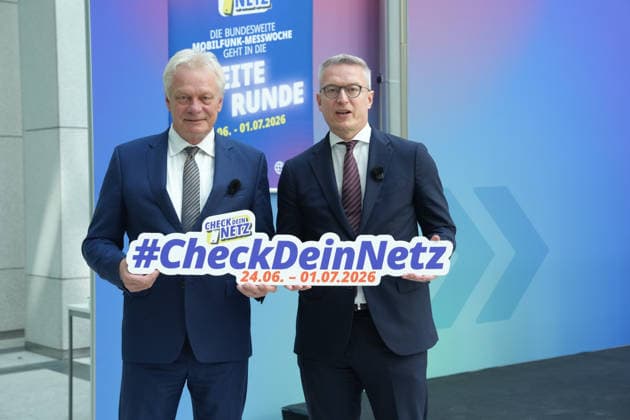 Bundesminister Dr. Wildberger und Bundesminister Rainer eroeffnen Mobilfunkmesswoche 2026 Alois Rainer (Bundesheimatminister) gemeinsam mit Karsten Wildberger (Bundesdigitalminister) bei der Vorstellung der App Mobilfunk Check im Bundesministerium für Digitales und Staatsmodernisierung, Berlin, 24.06.2026 Berlin Berlin Deutschland *** Federal Minister Dr. Wildberger and Federal Minister Rainer open the 2026 Mobile Communications Fair Week. Alois Rainer, Federal Minister of Home Affairs, together with Karsten Wildberger, Federal Minister of Digital Affairs, at the launch of the Mobilfunk Check app at the Federal Ministry of Digital Affairs and State Modernization, Berlin, June 24, 2026. Berlin, Berlin, Germany,detected_source_language