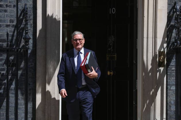 June 24, 2026, London, England, United Kingdom: British Prime Minister Sir Keir Starmer departs 10 Downing Street for the House of Commons to attend the Prime Minister s Questions. London United Kingdom  - ZUMAa279 20260624_zsp_a279_003 Copyright: xZeynepxDemirxAslimx