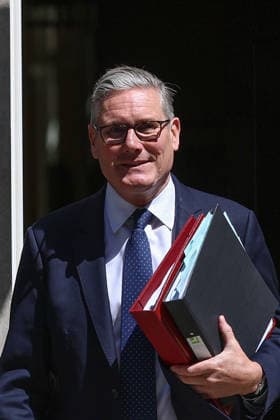June 24, 2026, London, England, United Kingdom: British Prime Minister Sir Keir Starmer departs 10 Downing Street for the House of Commons to attend the Prime Minister s Questions. London United Kingdom - ZUMAa279 20260624_zsp_a279_005 Copyright: xZeynepxDemirxAslimx