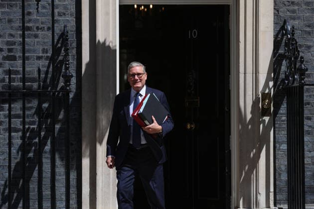 June 24, 2026, London, England, United Kingdom: British Prime Minister Sir Keir Starmer departs 10 Downing Street for the House of Commons to attend the Prime Minister s Questions. London United Kingdom - ZUMAa279 20260624_zsp_a279_006 Copyright: xZeynepxDemirxAslimx